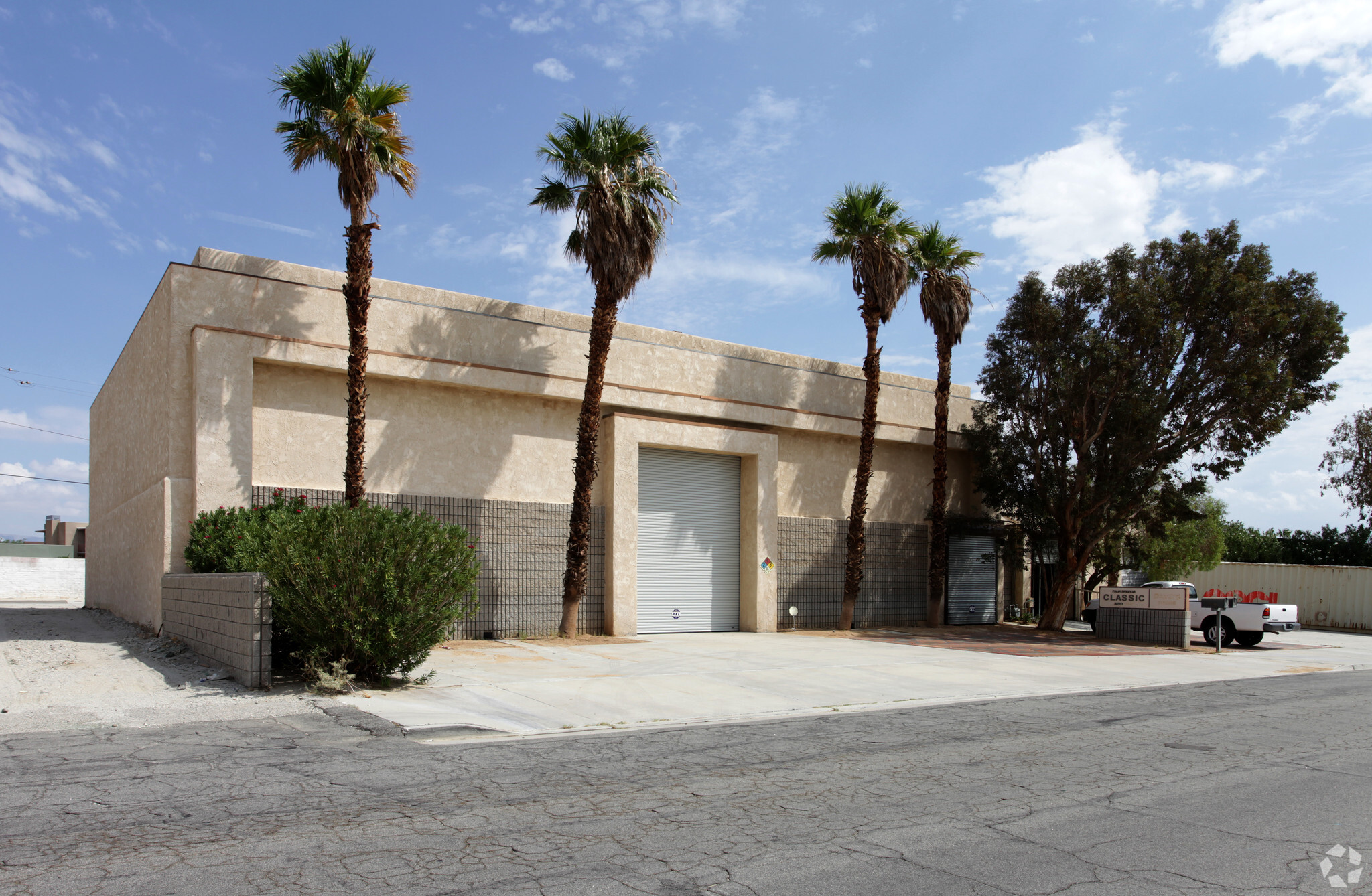 180 W Oasis Rd, Palm Springs, CA for Rent