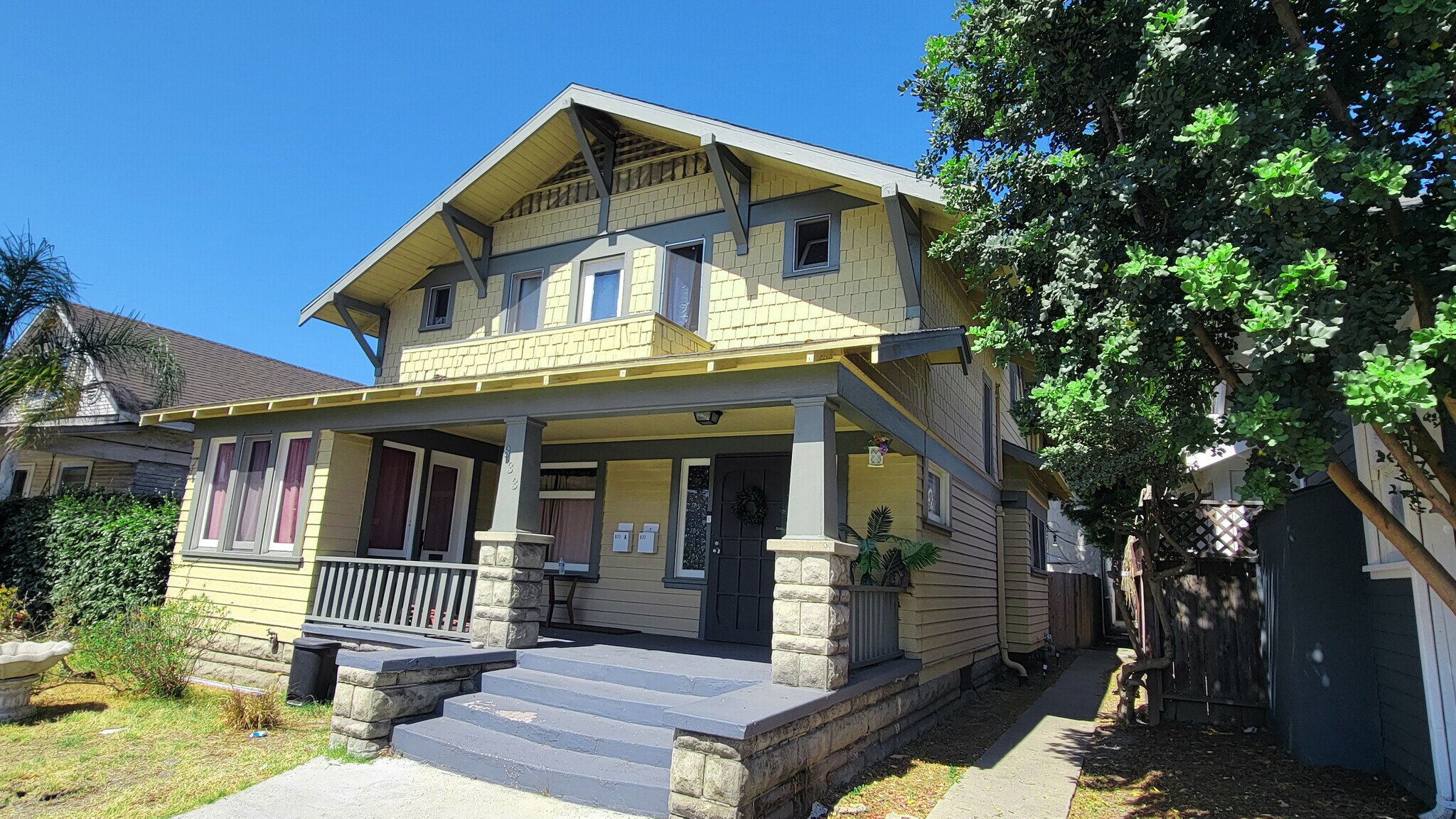 833 Cedar Ave, Long Beach, CA for Sale