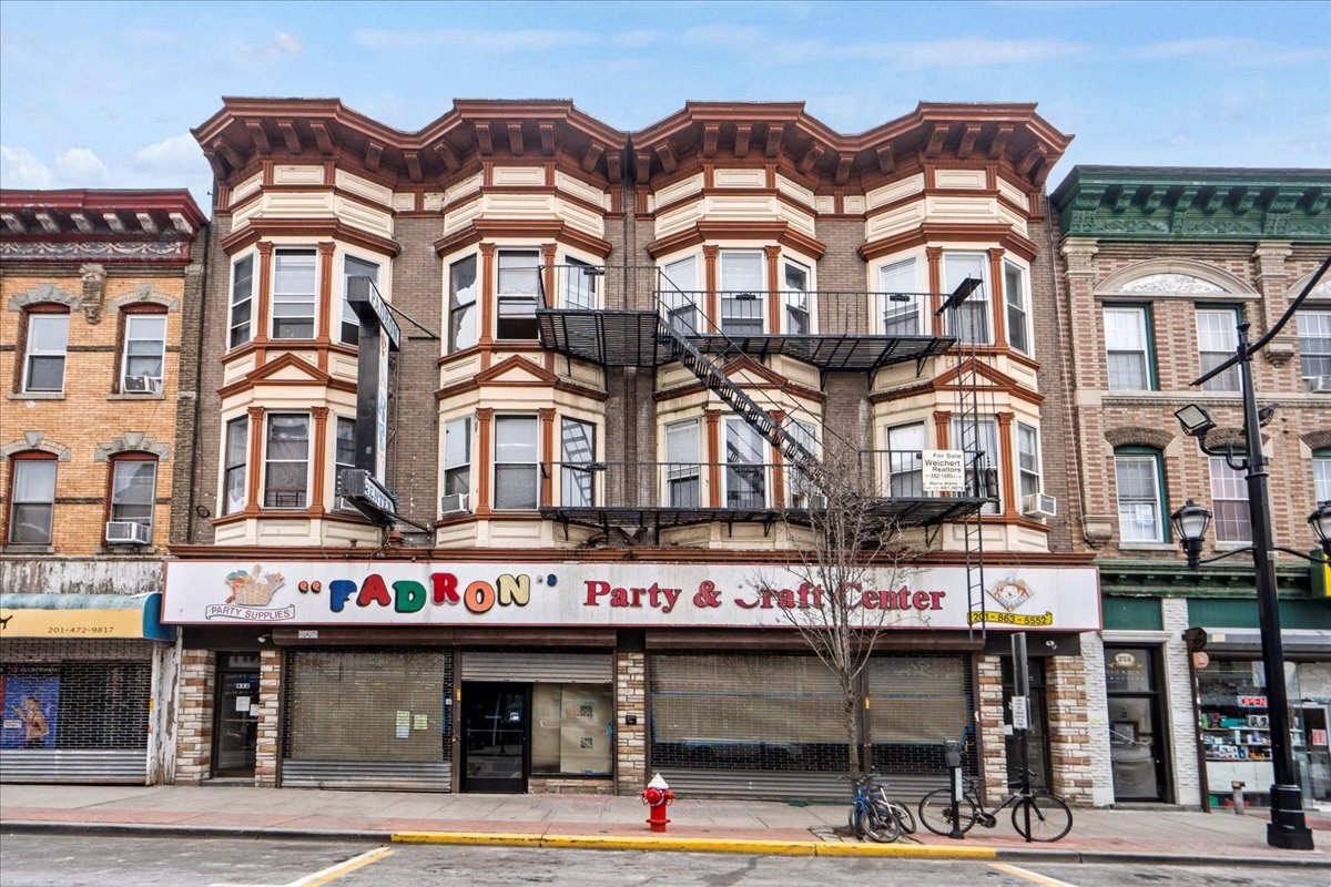 900 Summit Ave, Union City, NJ for Sale