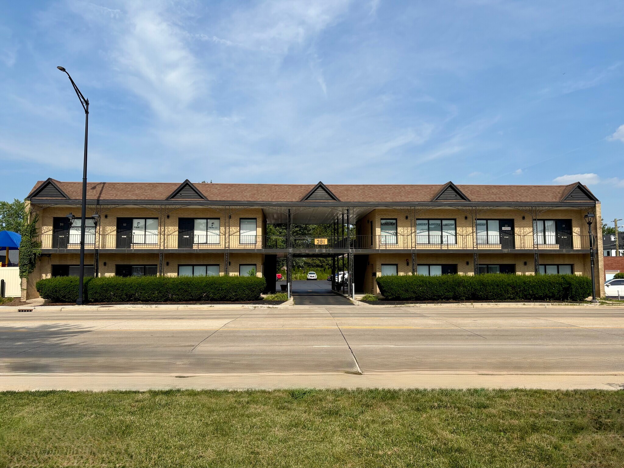 381 N York Rd, Elmhurst, IL for Rent