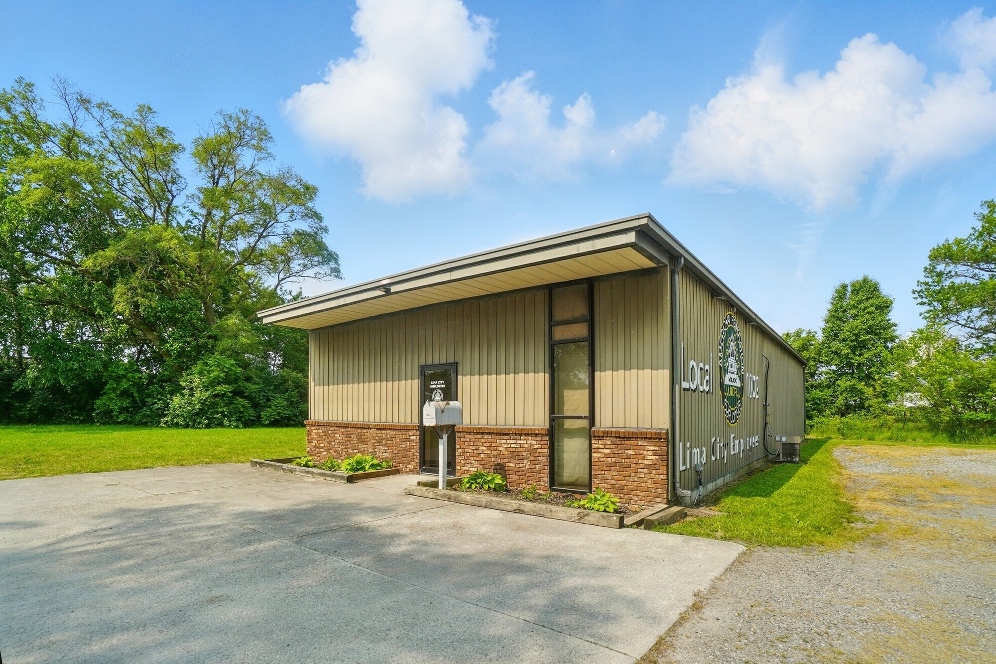1007 N Center St, Lima, OH for Sale