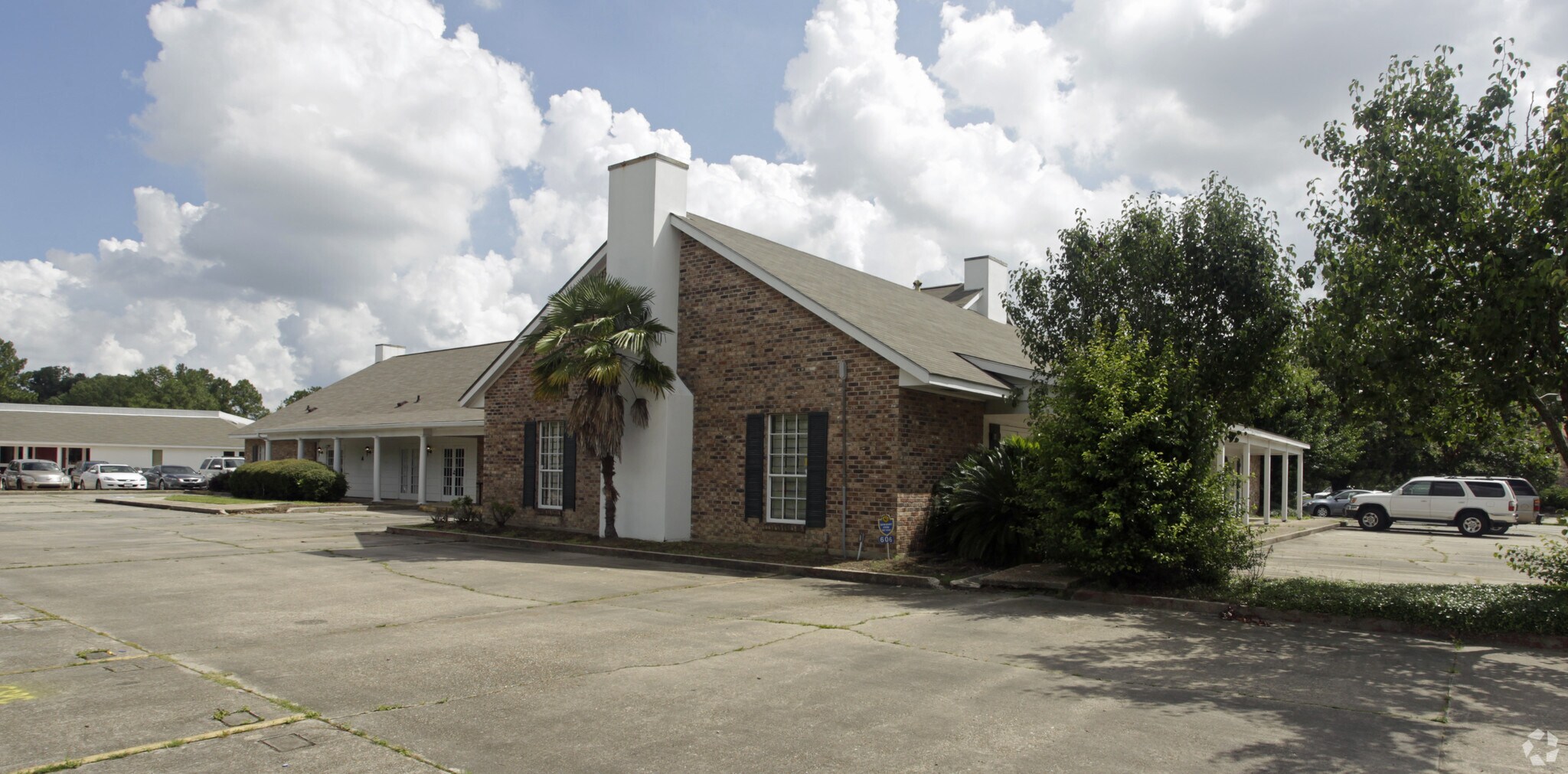 606 Colonial Dr, Baton Rouge, LA for Rent
