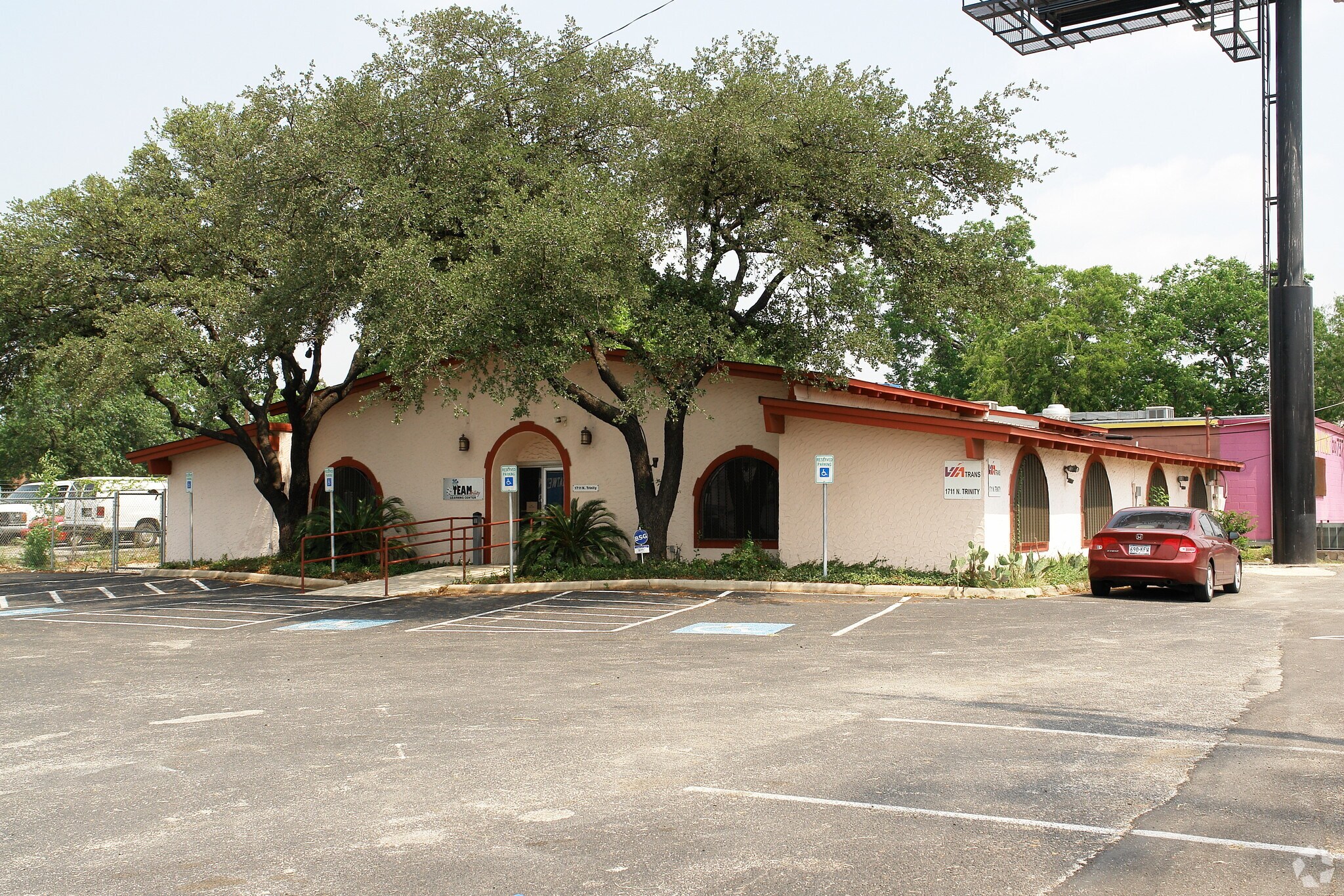 1711 N Trinity St, San Antonio, TX for Rent