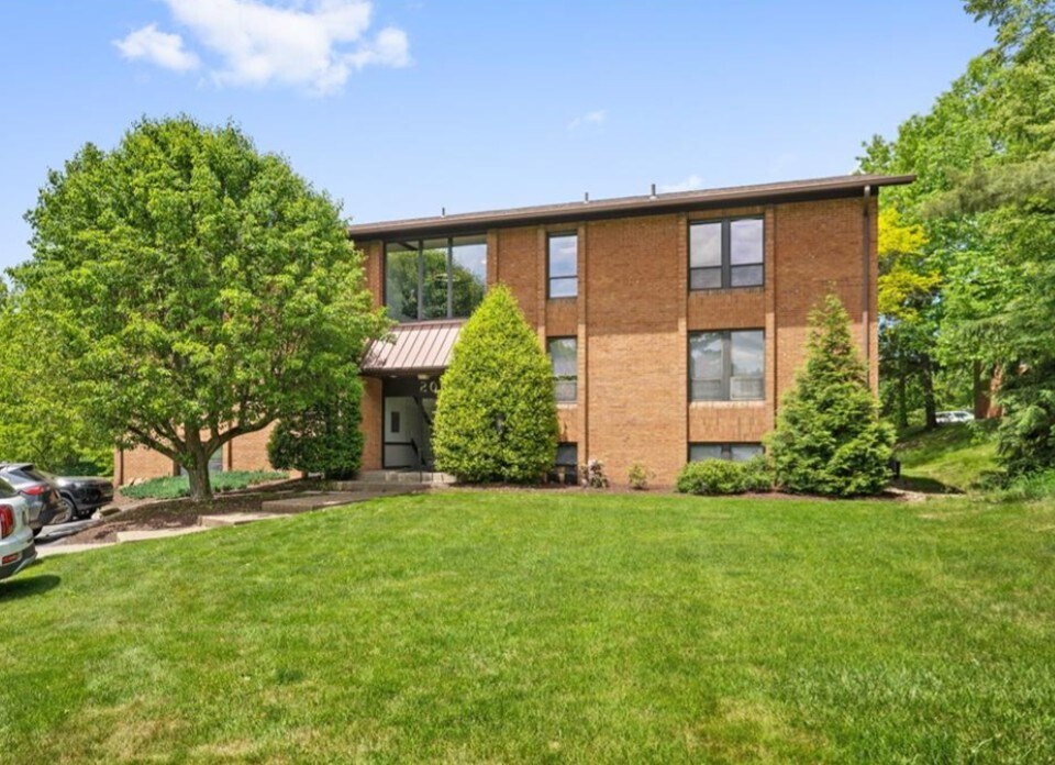 200 Commerce Dr, Coraopolis, PA for Sale
