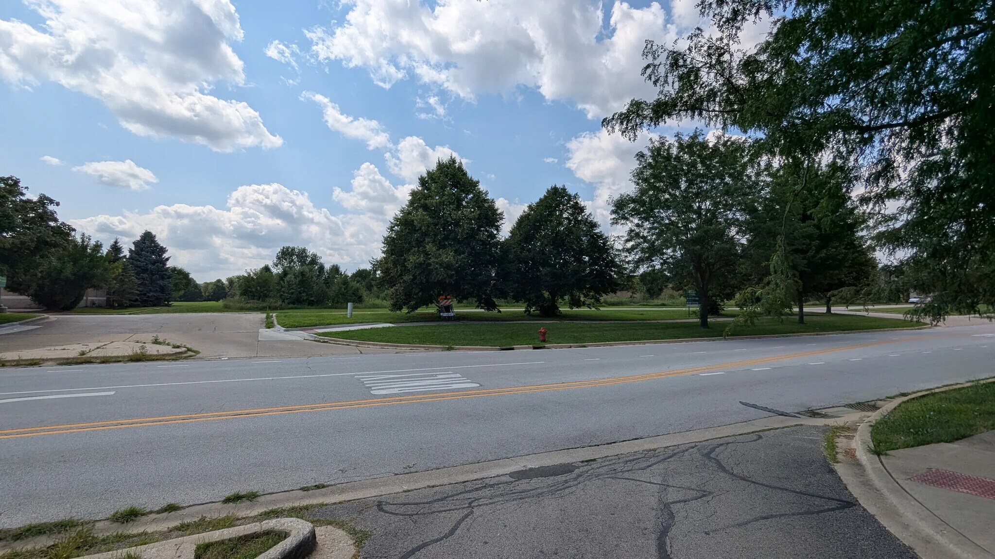951 Waterford Dr, Aurora, IL for Sale