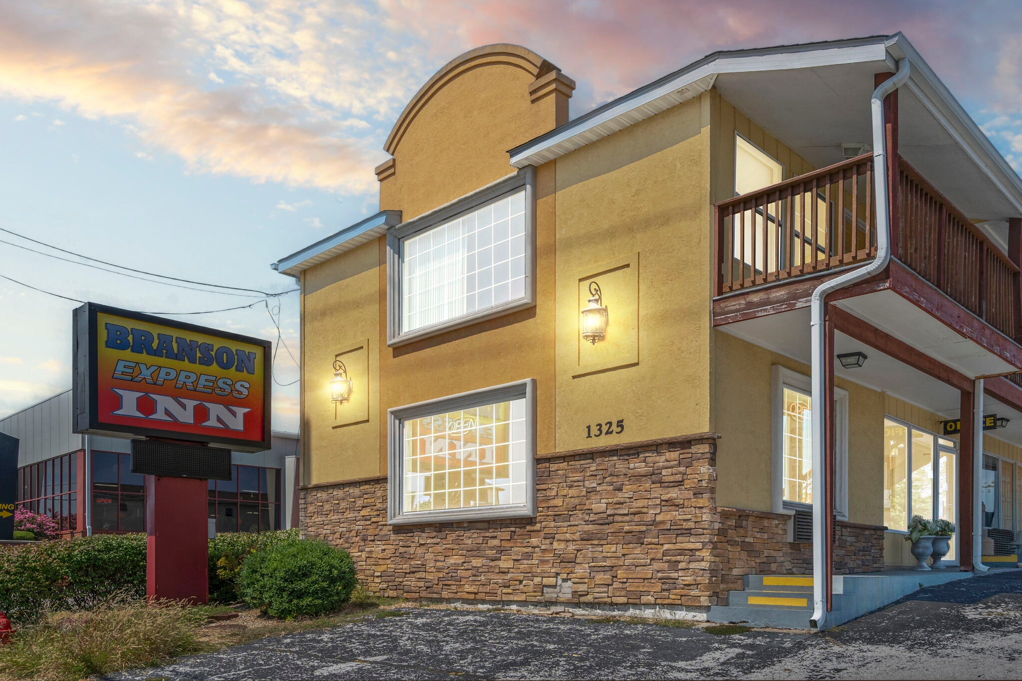 1325 W Highway 76, Branson, MO for Sale