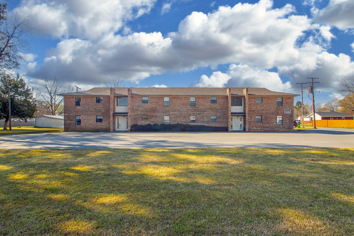 701 E 4th St, Carlisle, AR for Sale