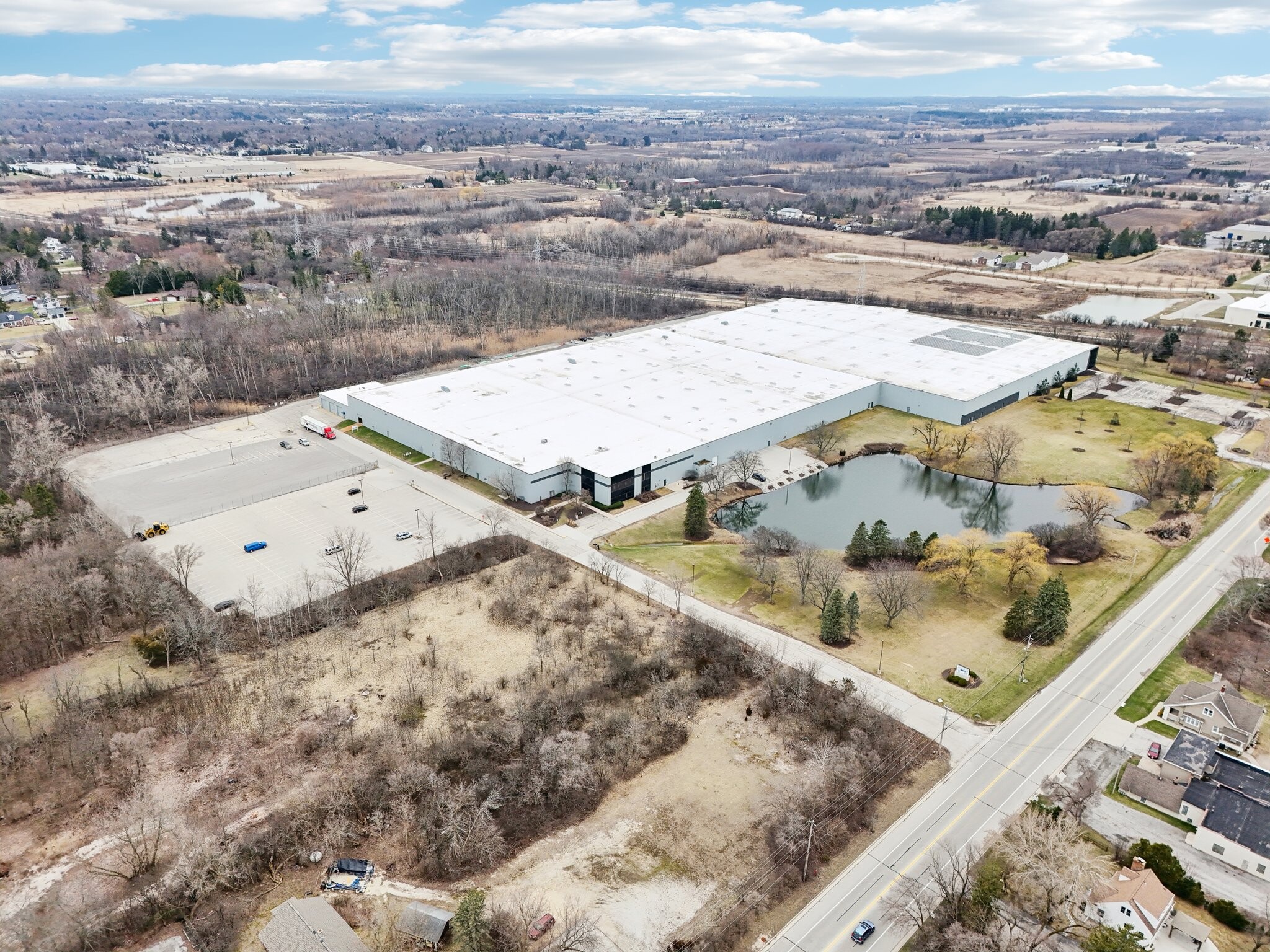 5201-5401 W Donges Bay Rd, Mequon, WI for Rent