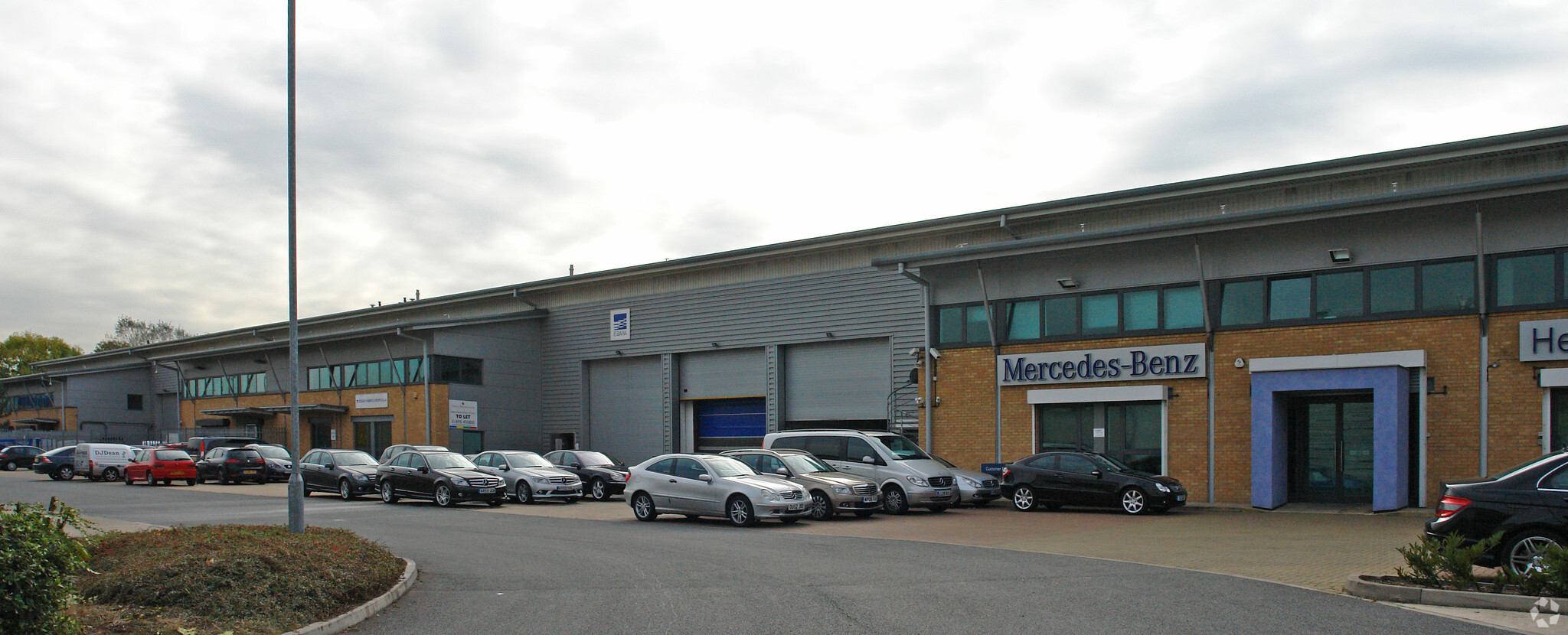 8 High Rd, Uxbridge, MDS for Rent