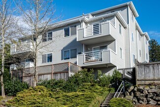 Seattle, WA Apartments - 4217 Greenwood Ave N