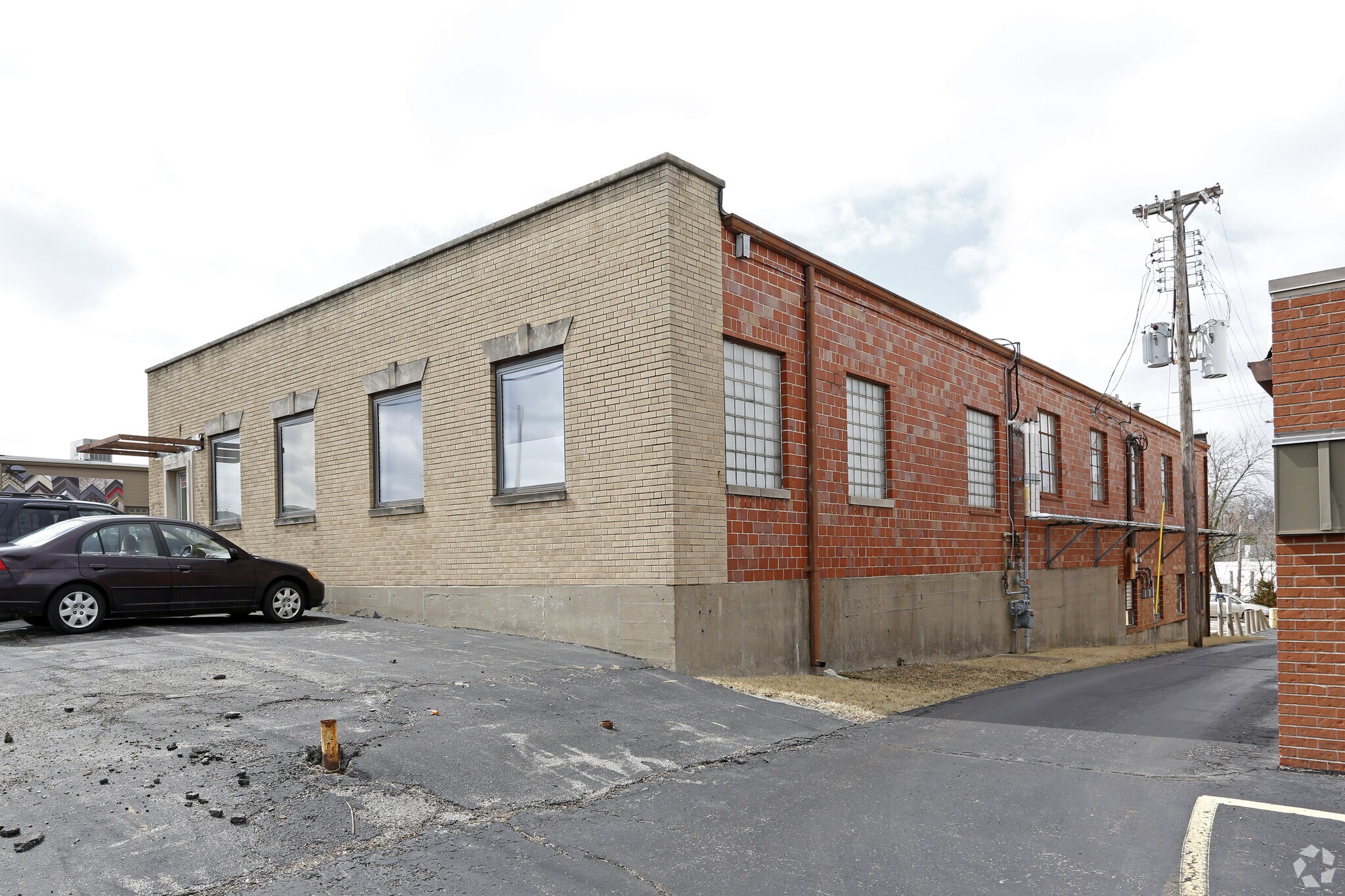 2335 S Hanley Rd Brentwood, MO 63144 Retail Property for Lease on