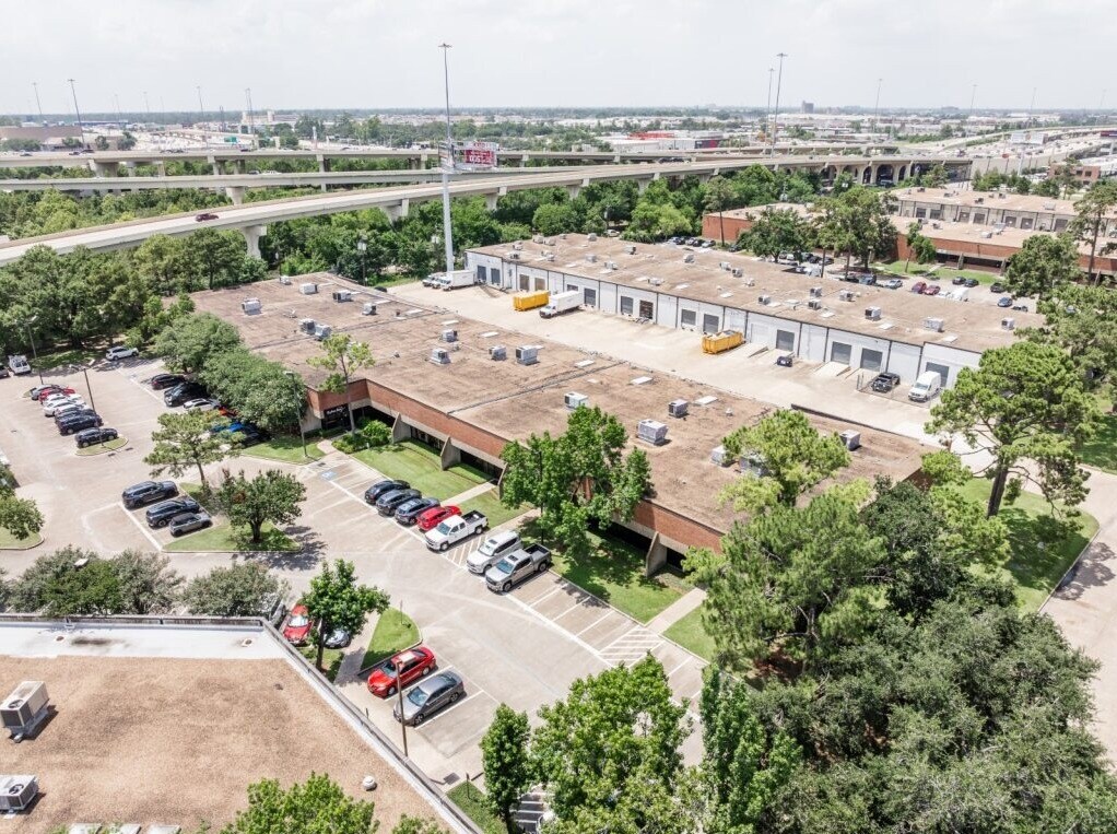 6925 Portwest Dr, Houston, TX for Rent