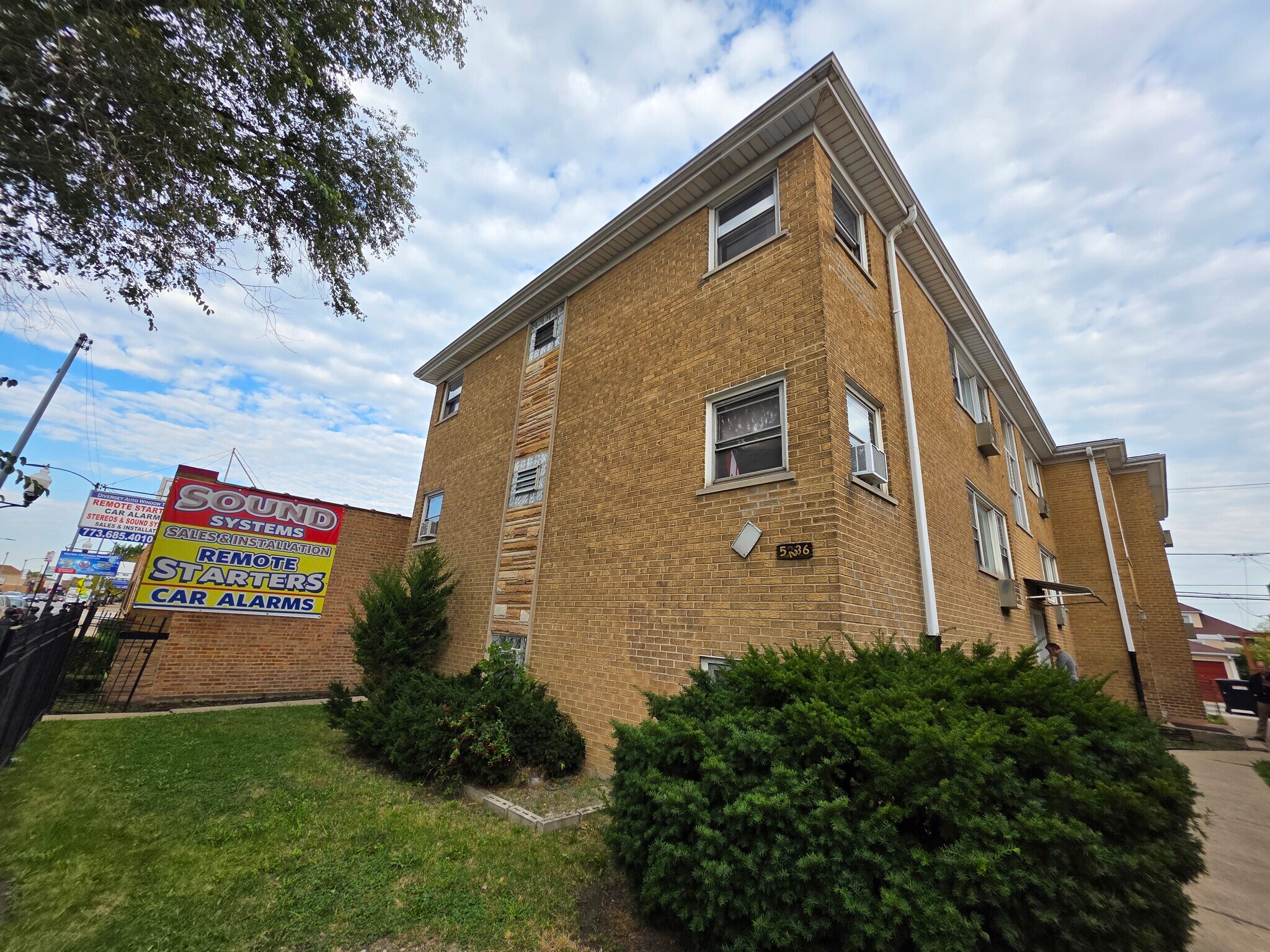 5236-38 W Diversey Ave, Chicago, IL for Sale