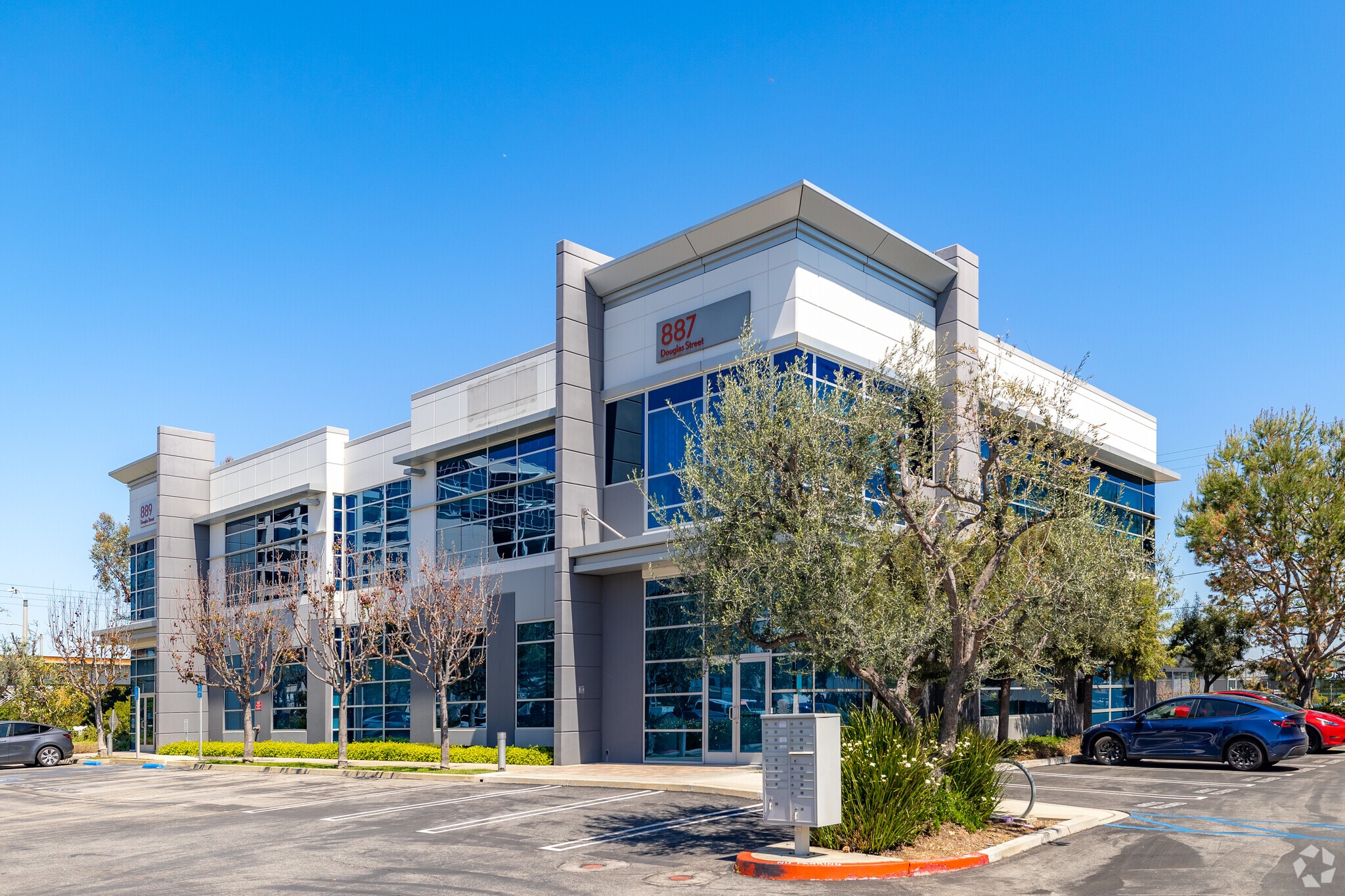 887-889 N Douglas St, El Segundo, CA for Rent