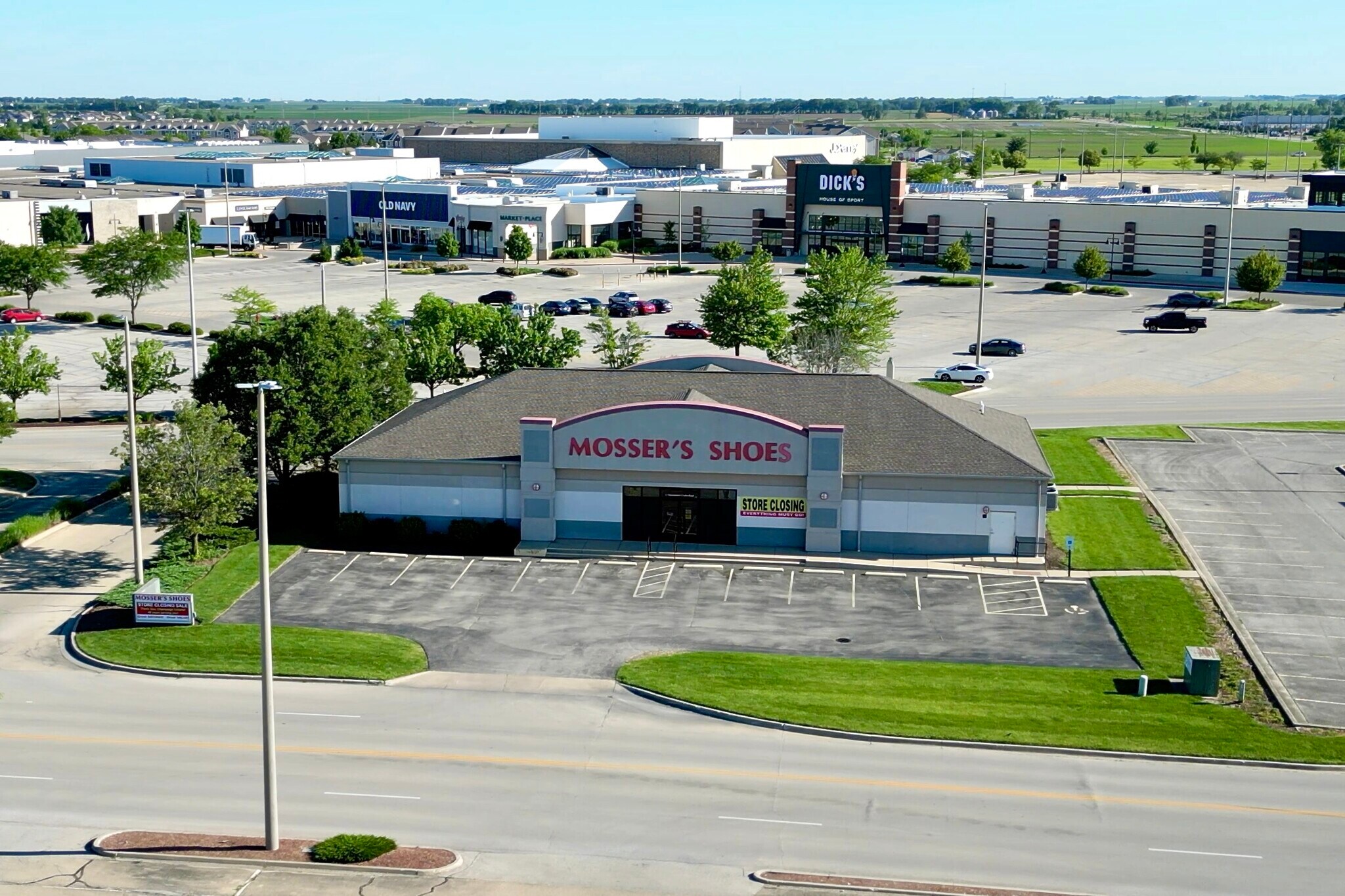 6 Convenience Center Dr, Champaign, IL for Sale