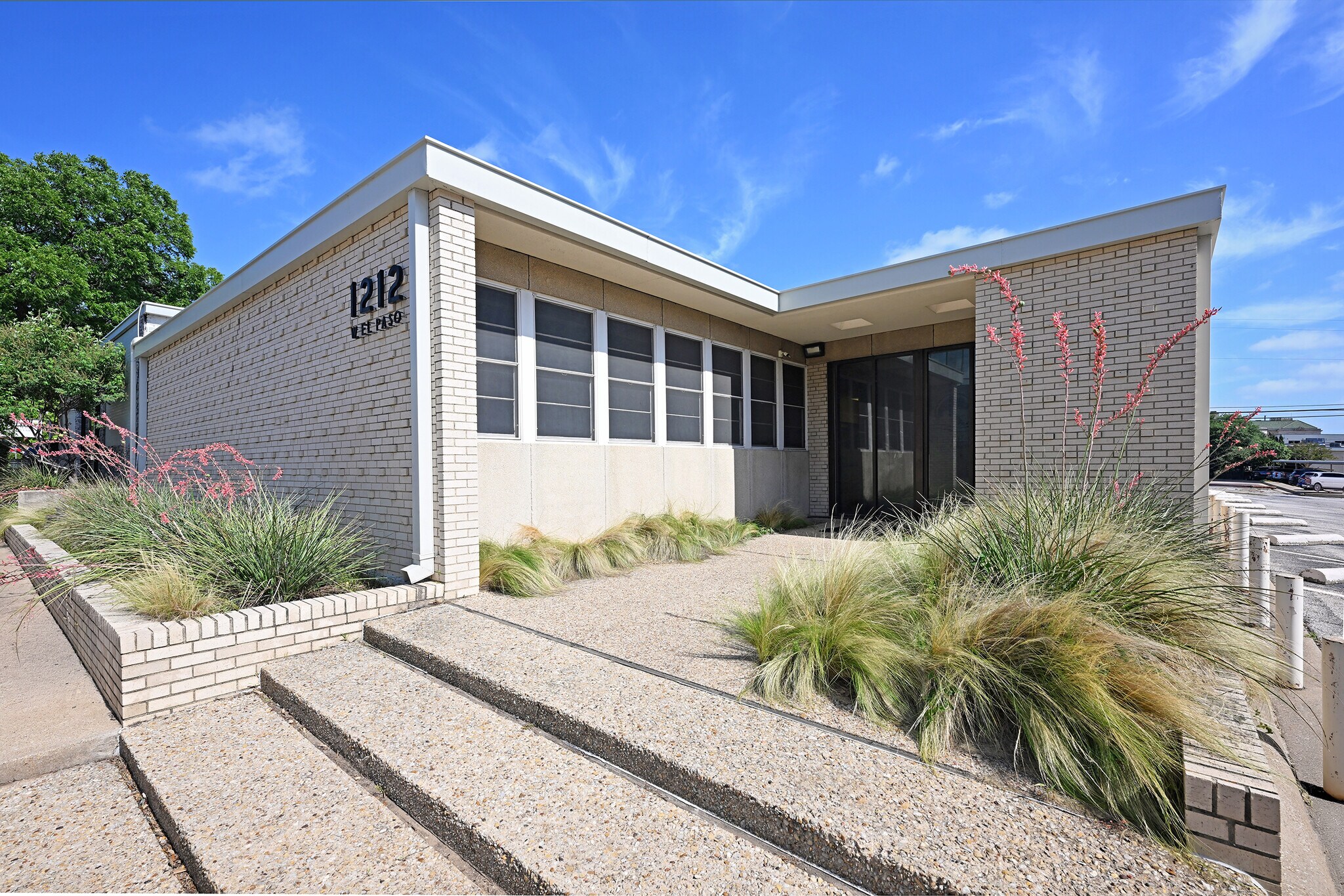 1212 W El Paso St, Fort Worth, TX for Sale