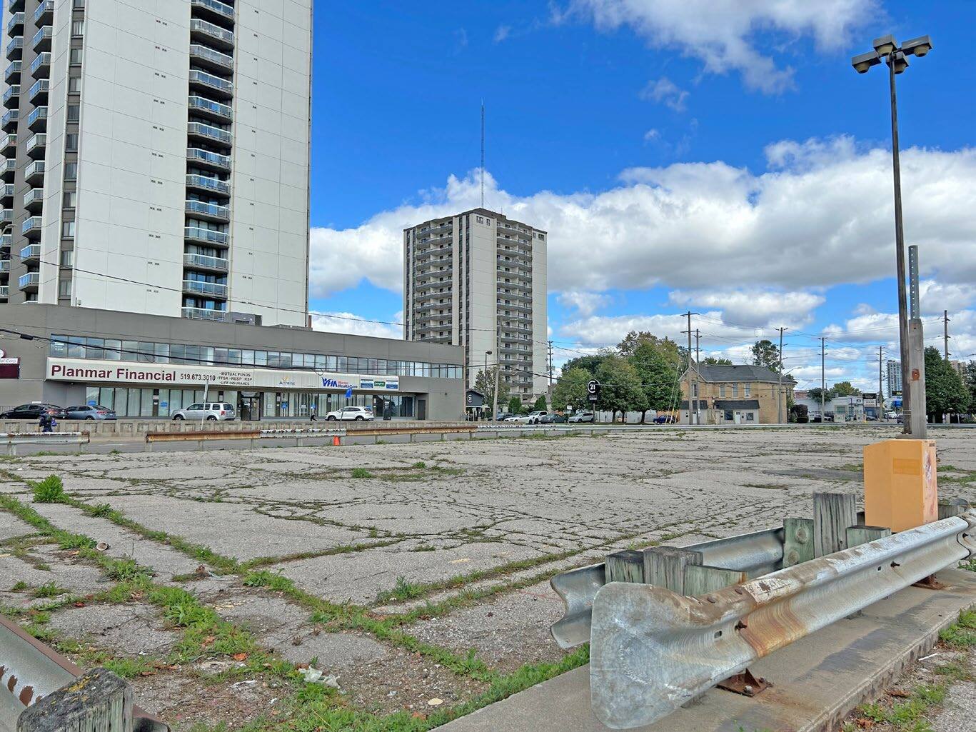 415 York St, London, ON for Sale