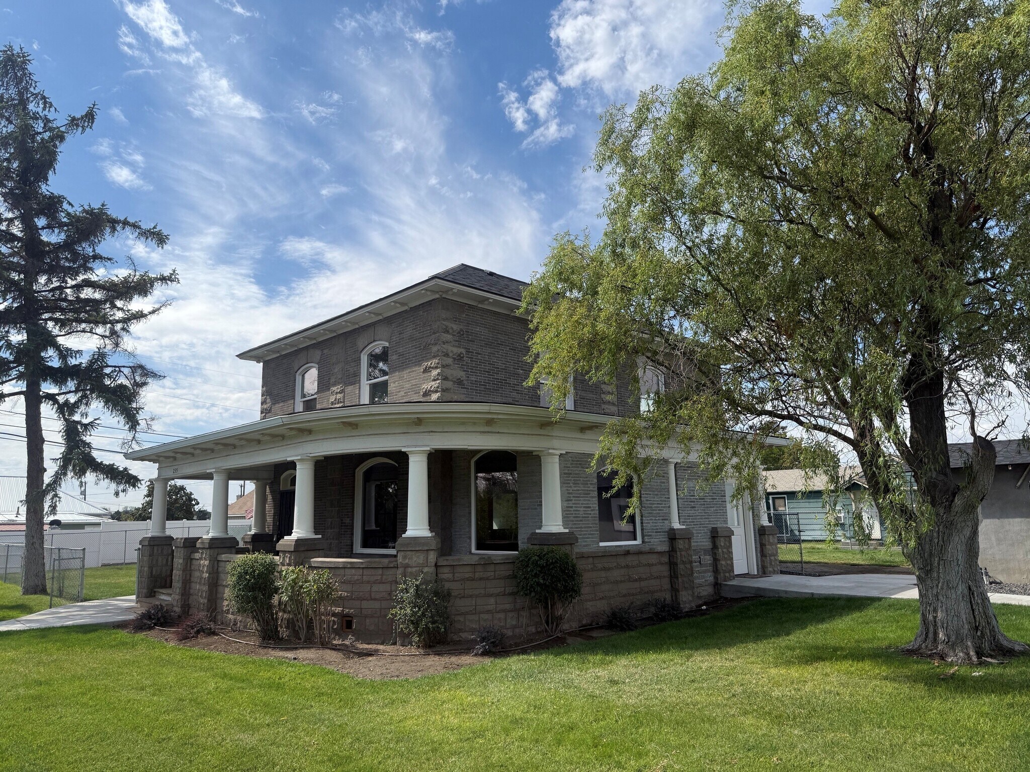 235 NE 3rd St, Hermiston, OR for Rent