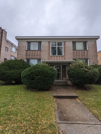 Cleveland, OH Apartments - 17740 Lakeshore Blvd