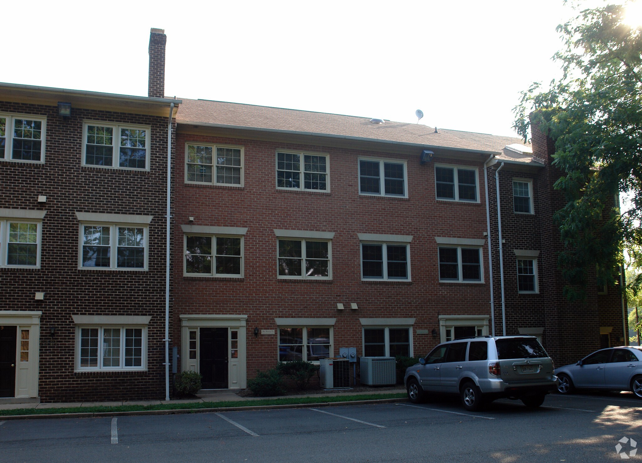 121-123 Rowell Ct, Falls Church, VA for Rent