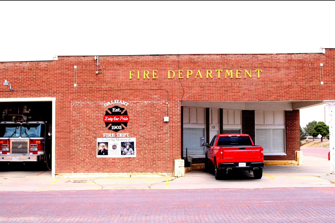 110 Denrock Ave Dalhart, TX 79022 Flex Property for Sale on