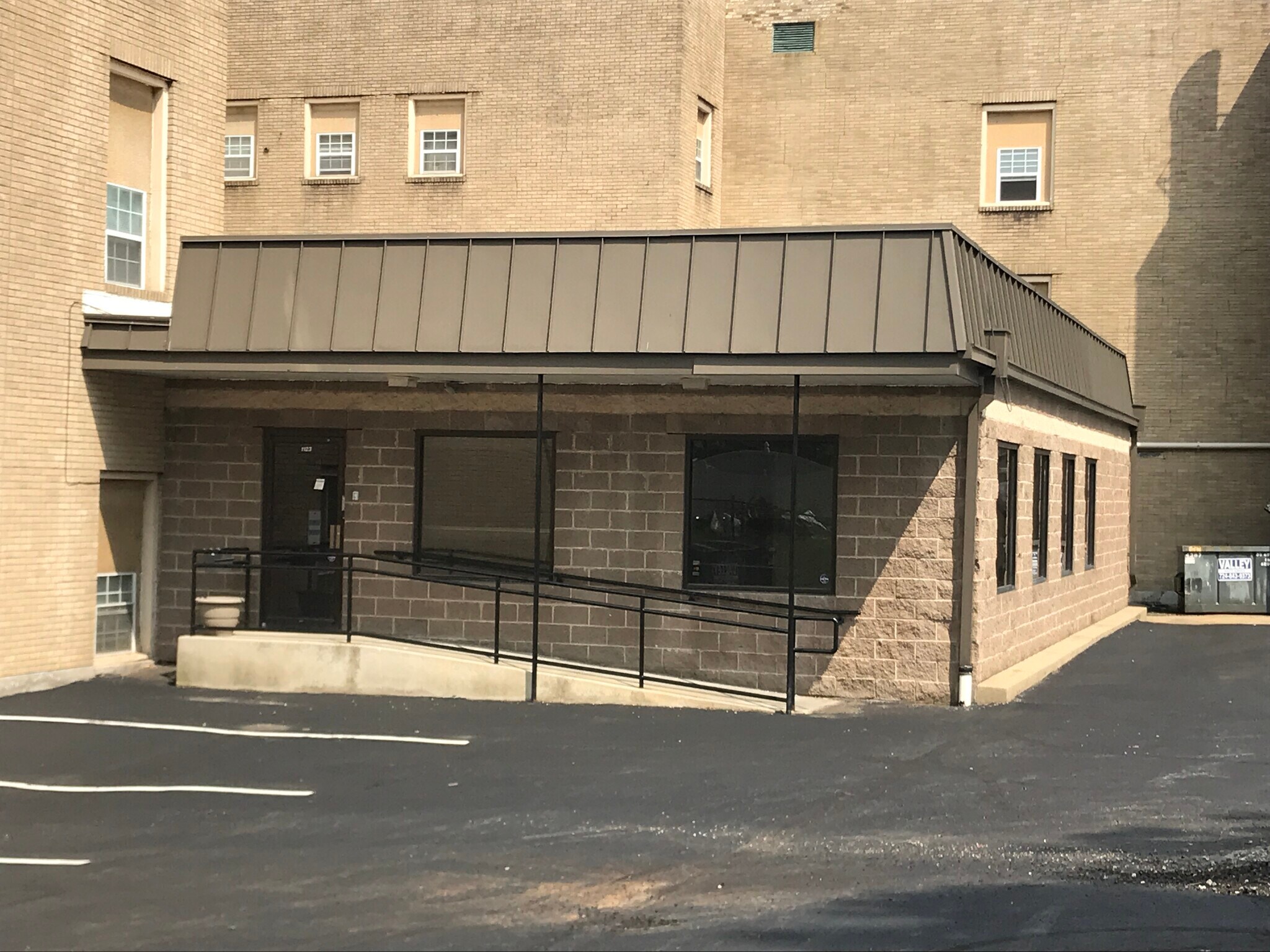 1123 Vance Ave, Coraopolis, PA for Rent
