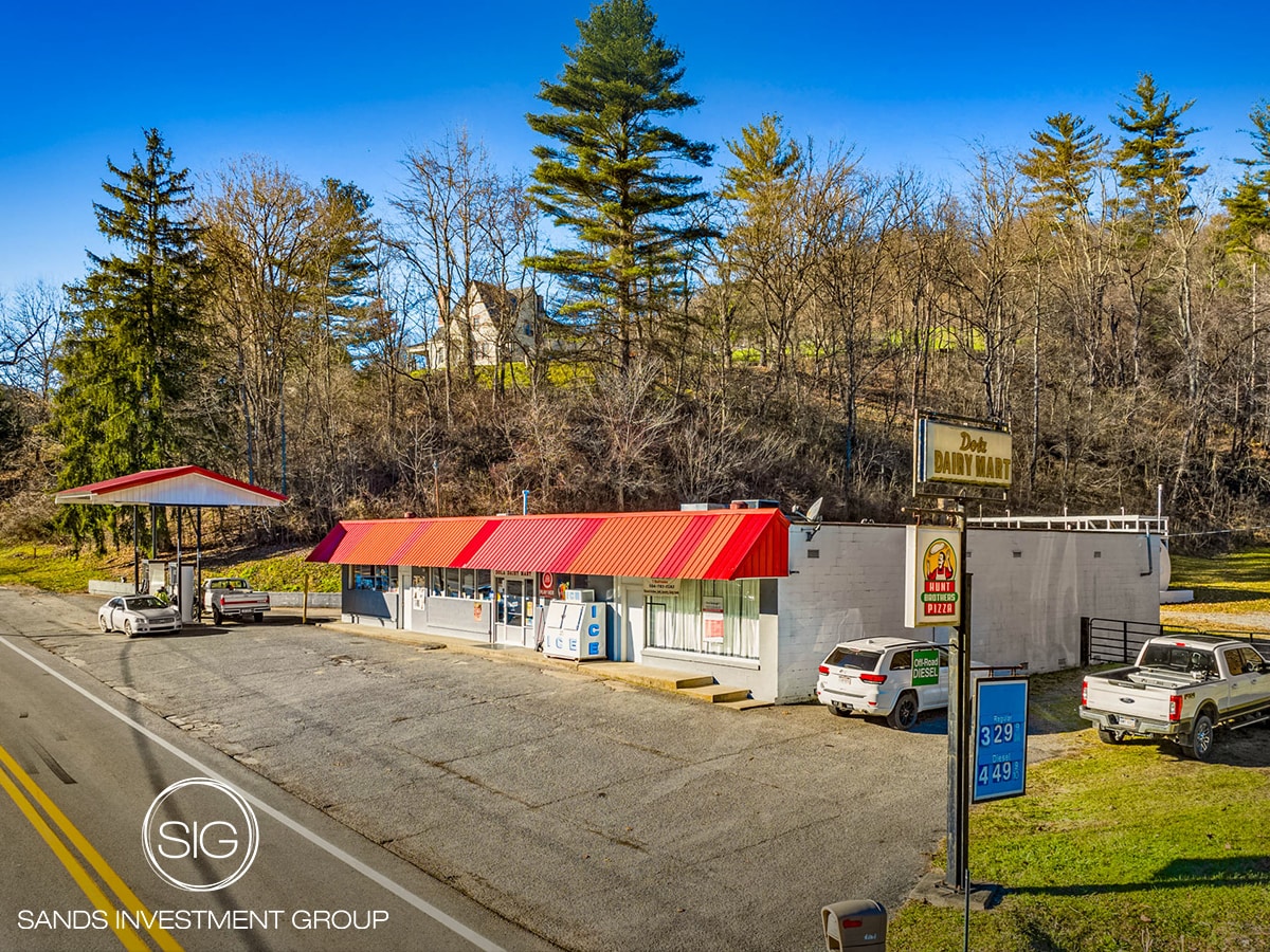 2978 Wallace Pike, Lumberport, WV for Sale