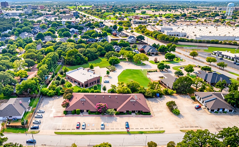 1721 Cimarron Trl, Hurst, TX for Sale