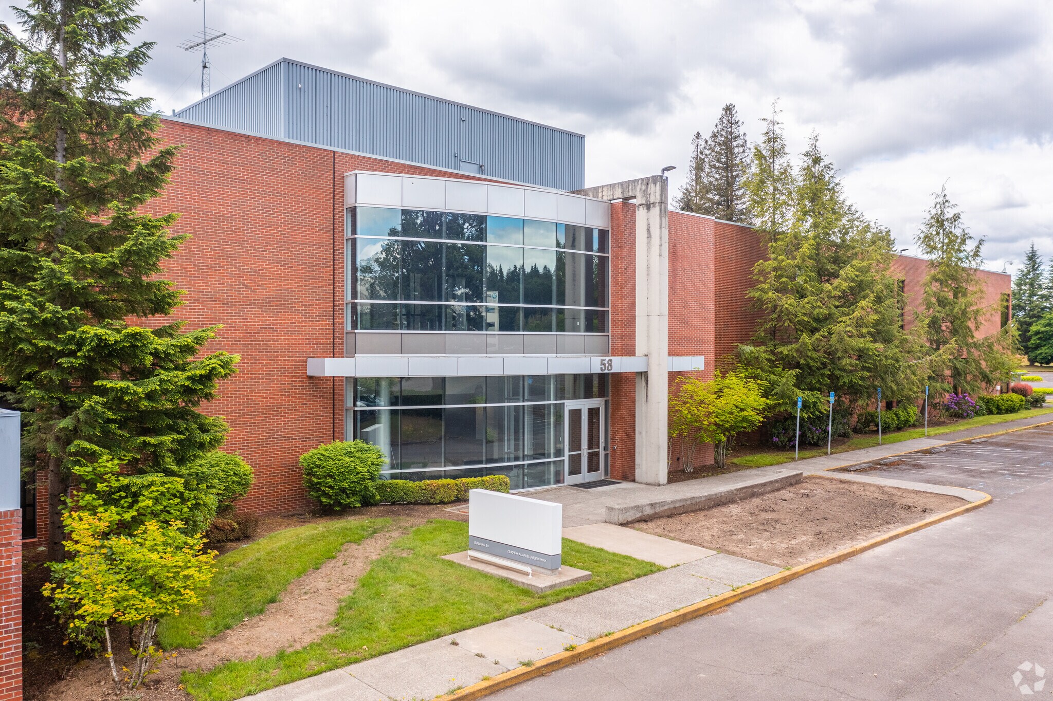 2540 SW Alan Blumlein Way Beaverton, OR 97077 - Office Property for on  Showcase.com