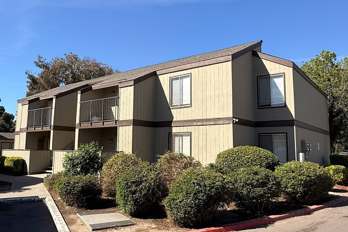 302 W Pleasant St, Coalinga, CA for Sale