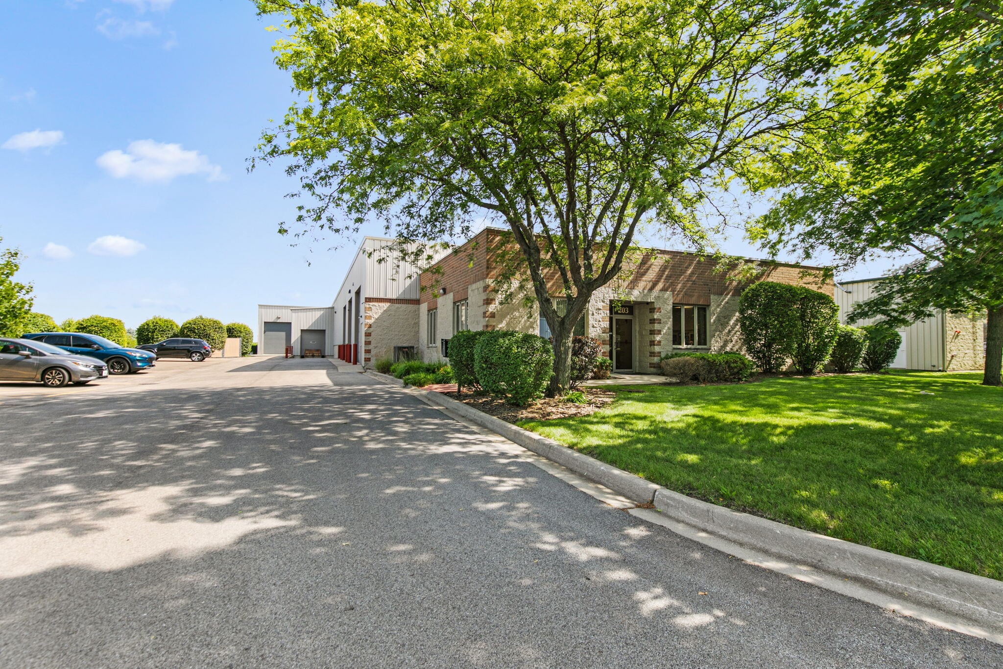 203 Commercial Dr, Yorkville, IL for Sale