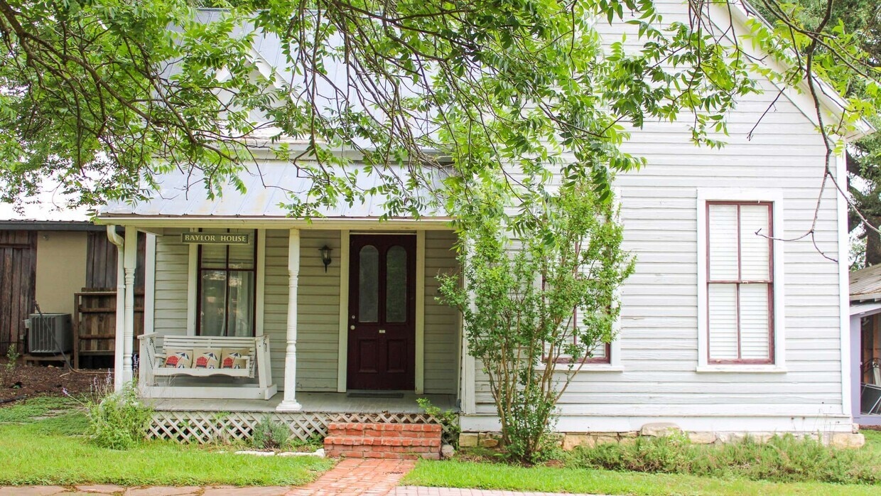 7 N Main St, Salado, TX for Rent