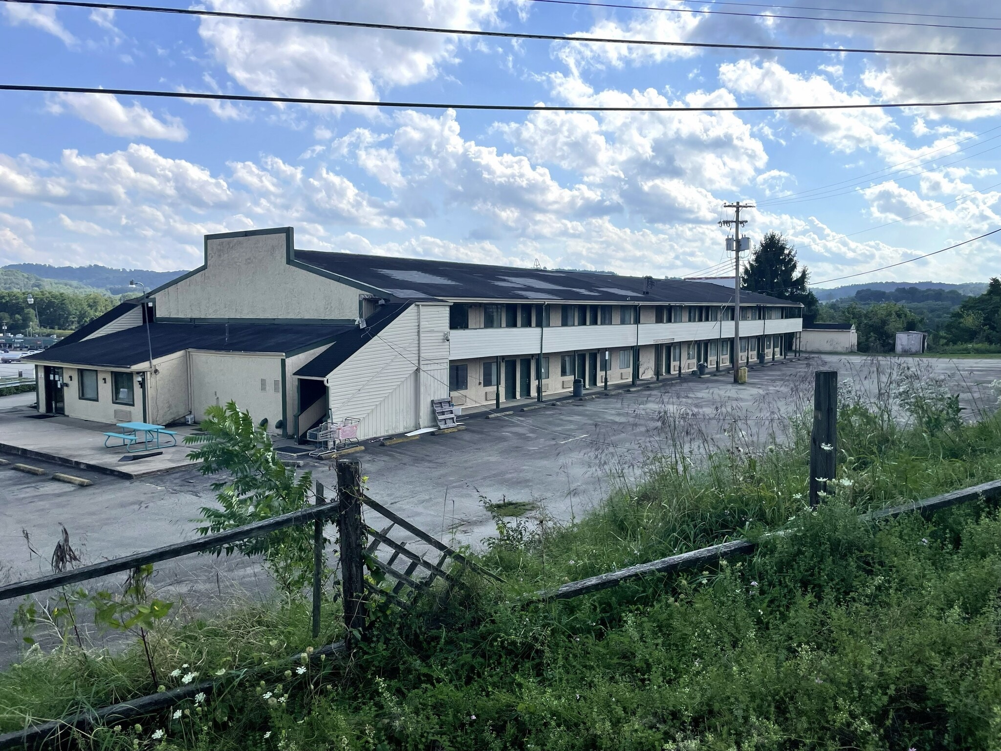 126 Miller Ln, Waynesburg, PA for Sale