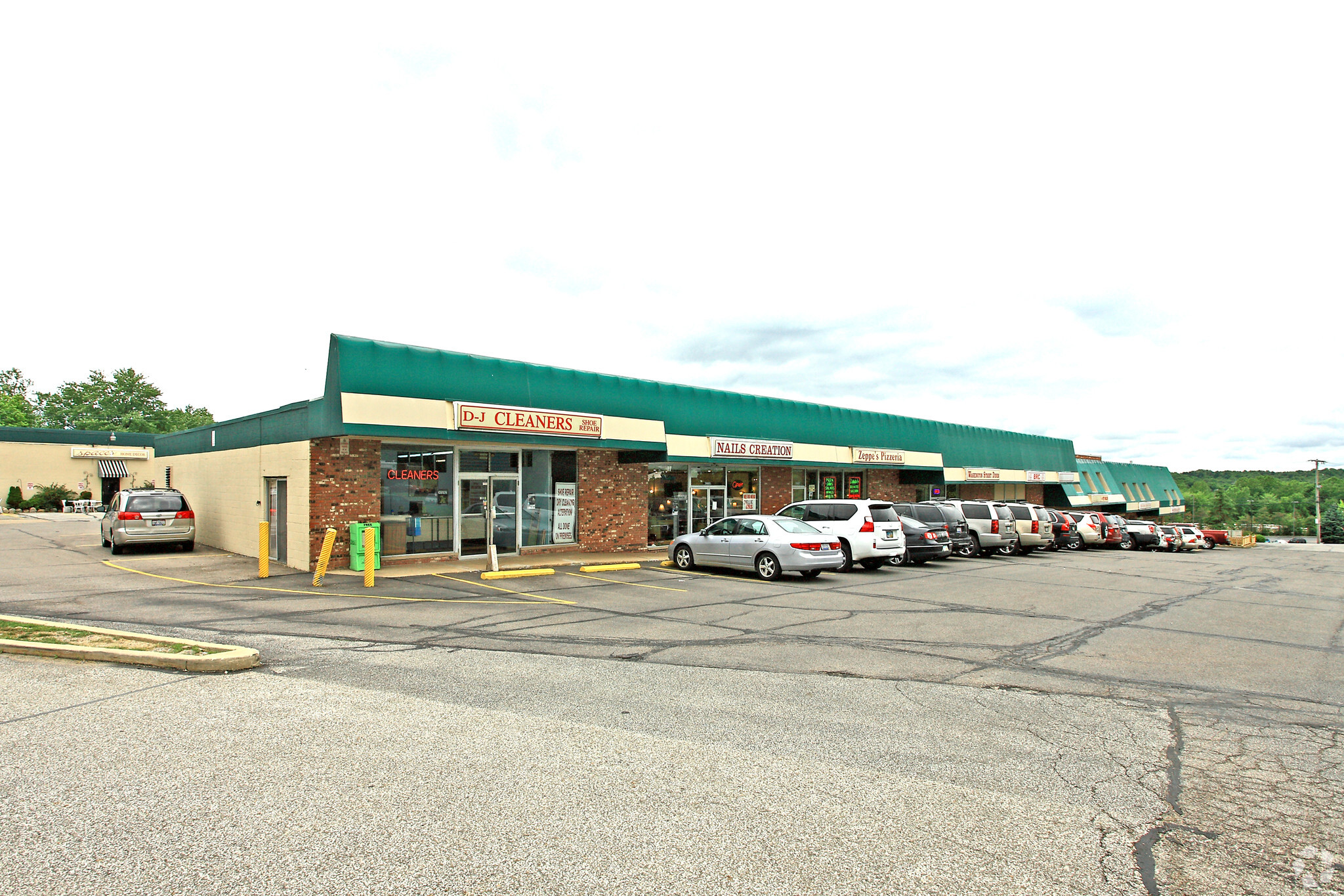 8221-8237 E Washington St, Chagrin Falls, OH for Rent