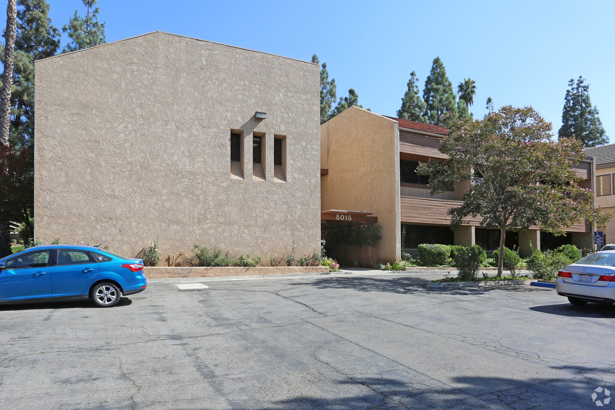 5015 Canyon Crest Dr, Riverside, CA for Rent