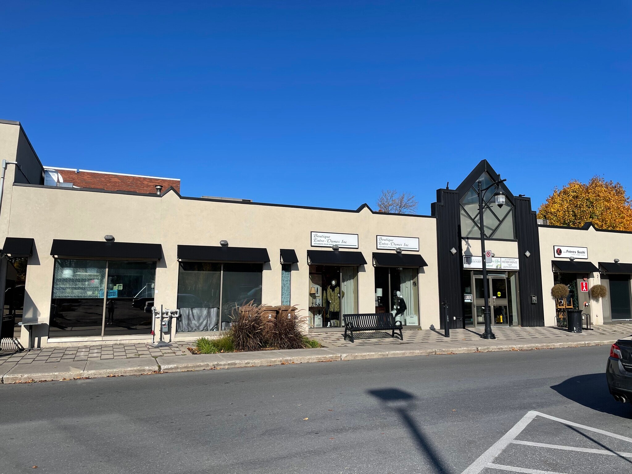 680 Av Victoria, St-Lambert, QC for Rent