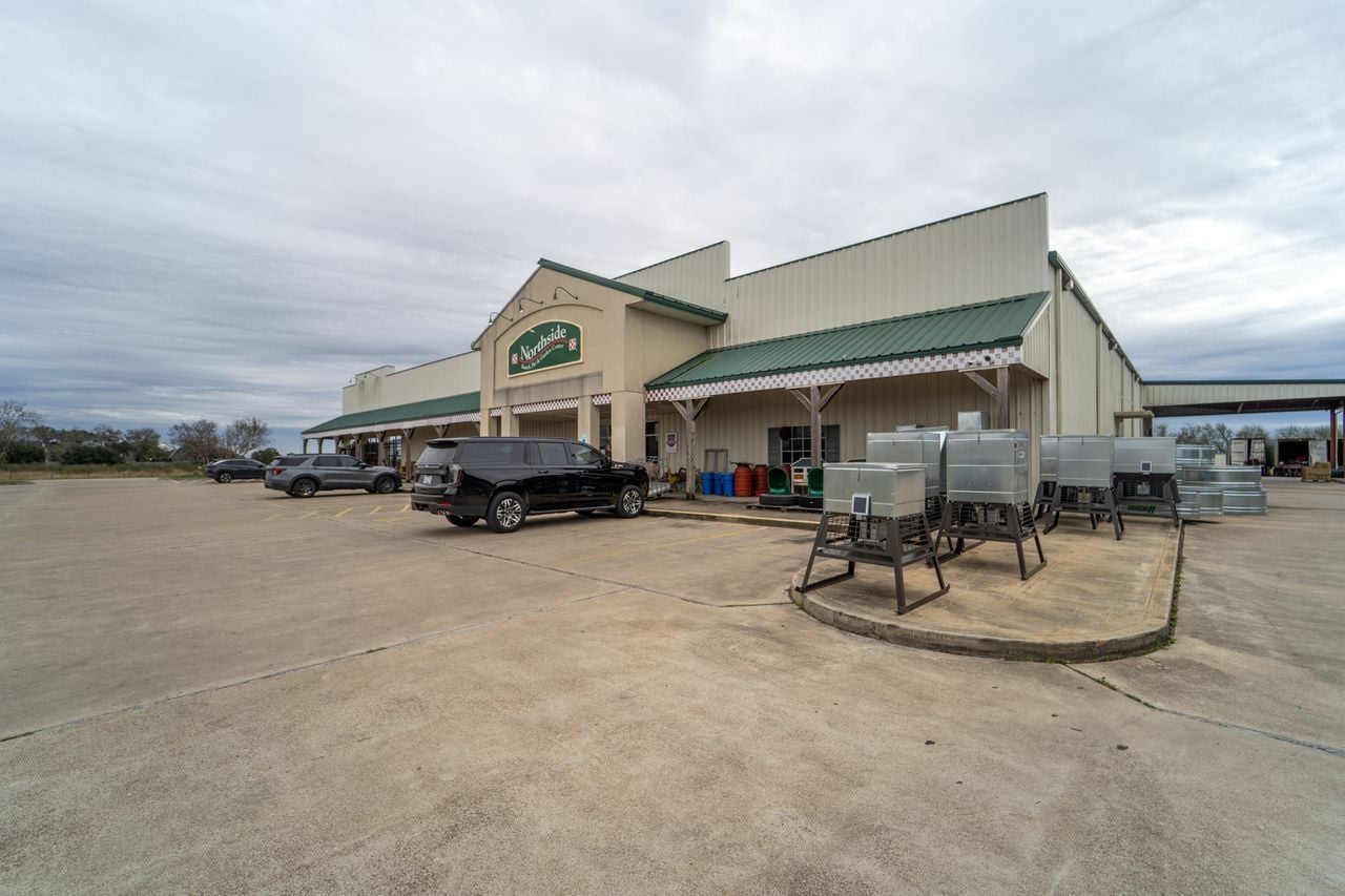 5705 N Main St, Victoria, TX for Sale