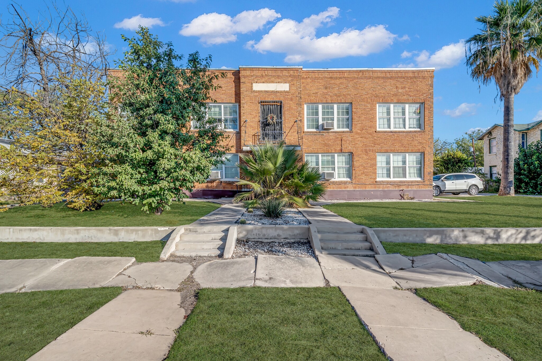 1409 W Woodlawn Ave, San Antonio, TX for Sale