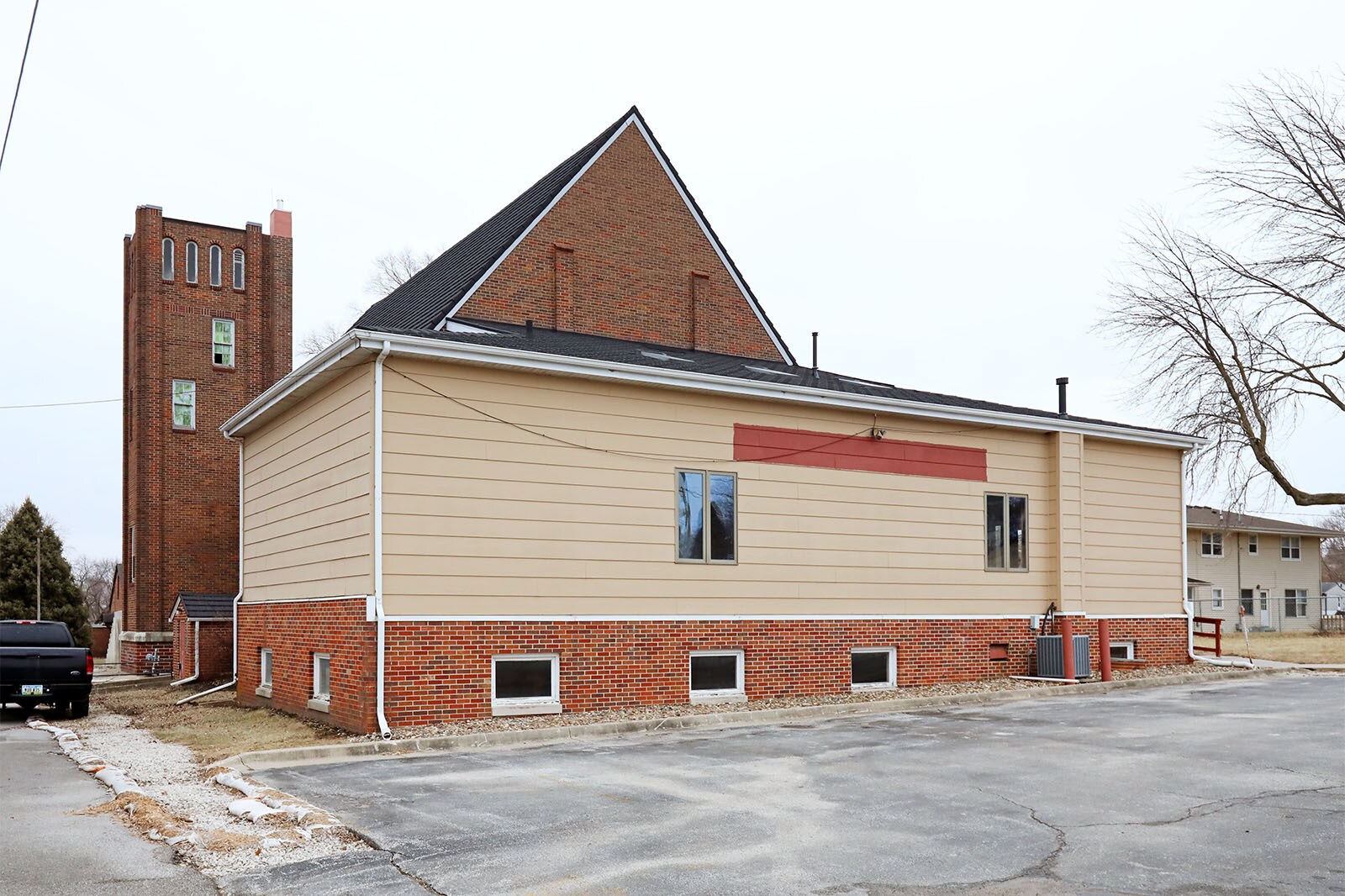 302 S 2nd St, Polk City, IA for Sale