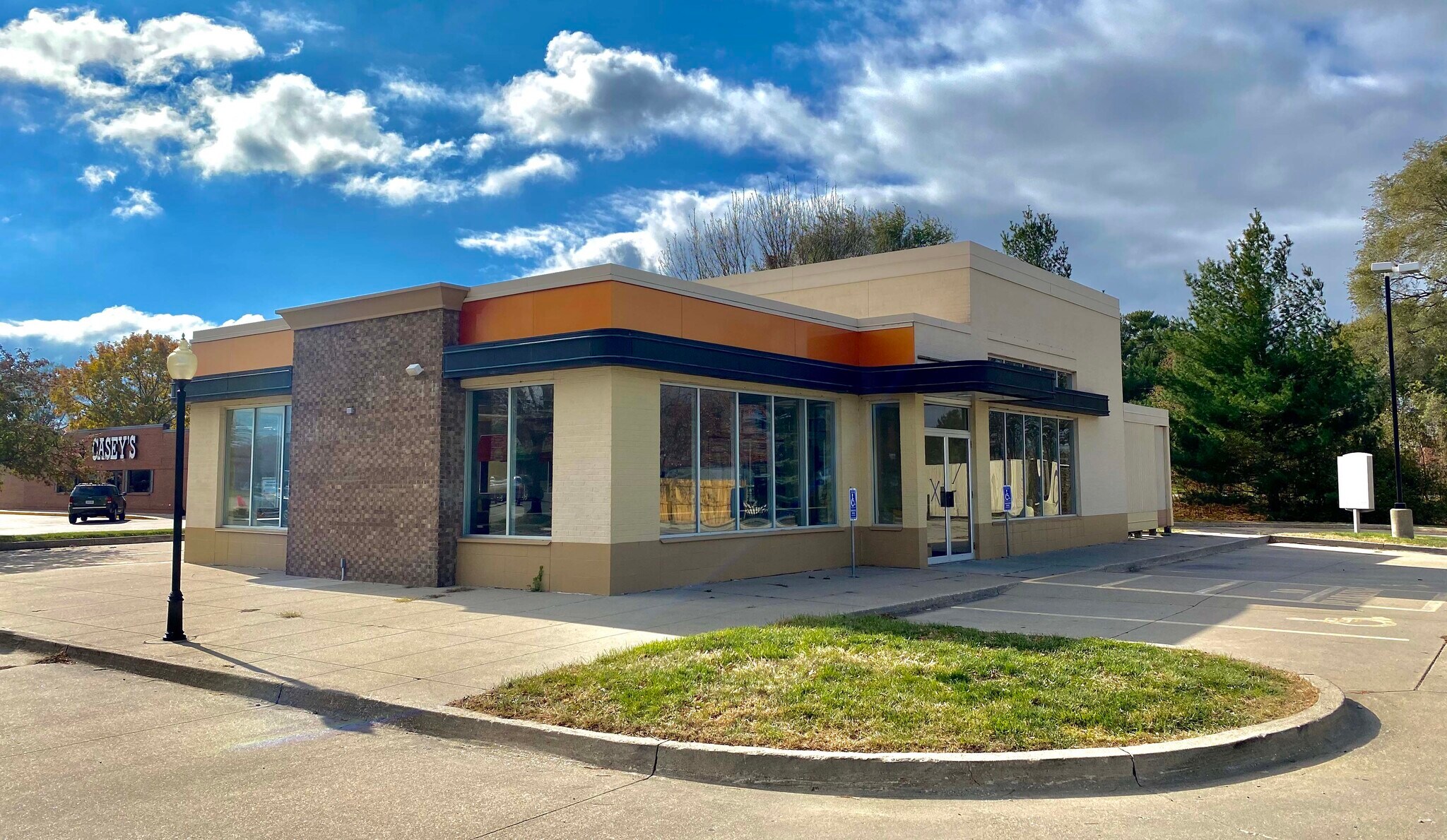 6150 Merle Hay Rd Johnston, IA 50131 Industrial Property for Sale on