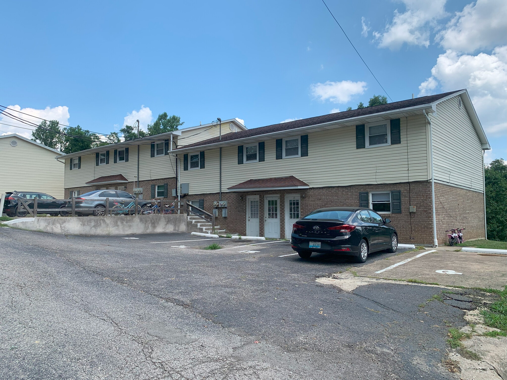 923-931 Taylor Dr, Ashland, KY for Sale
