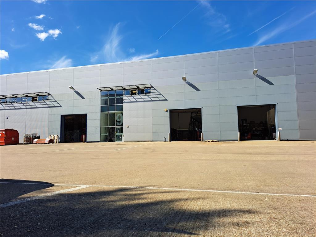 Chippenham Dr, Milton Keynes, BKM for Rent