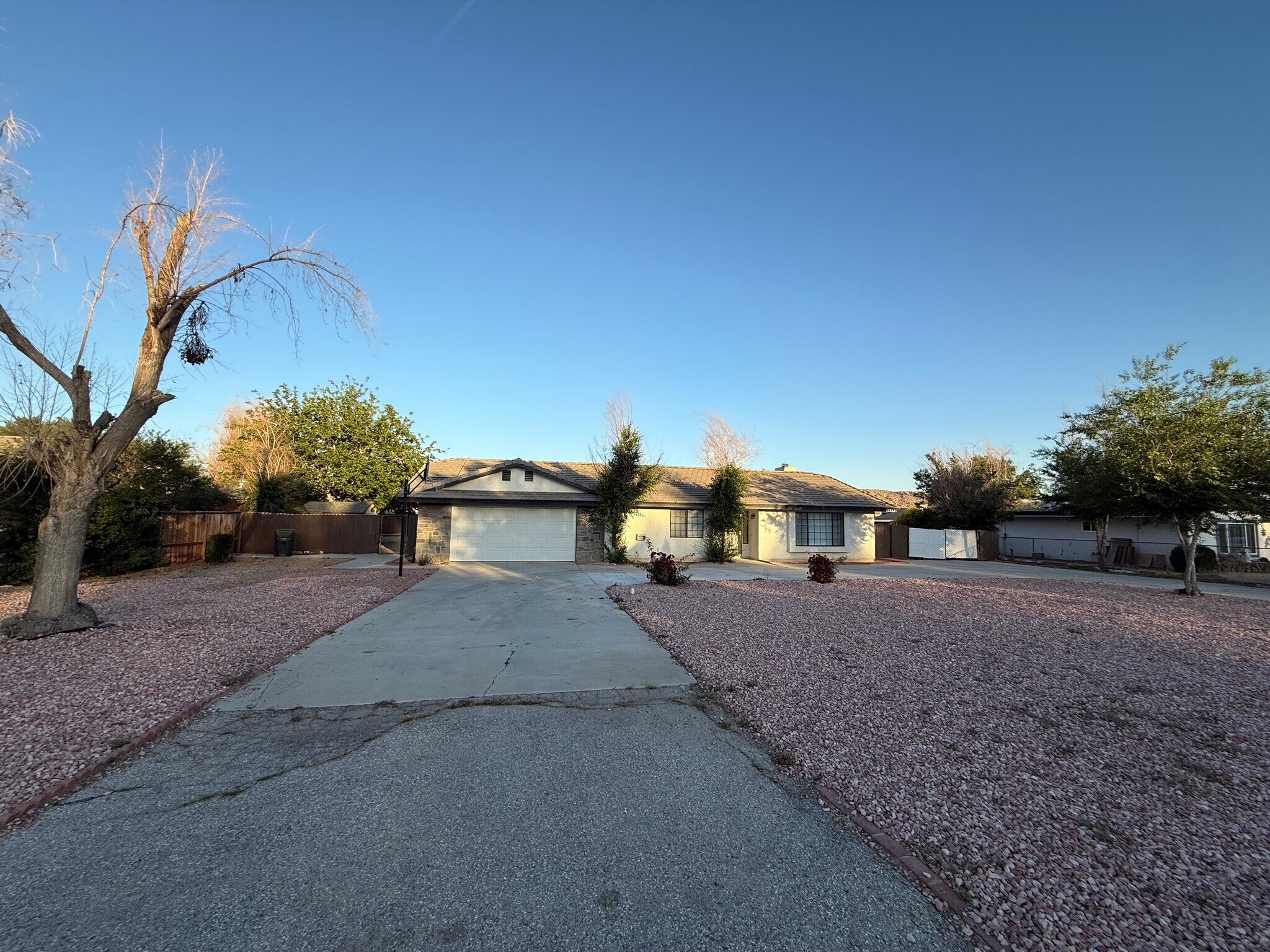 15332 Tuscola Rd, Apple Valley, CA for Sale