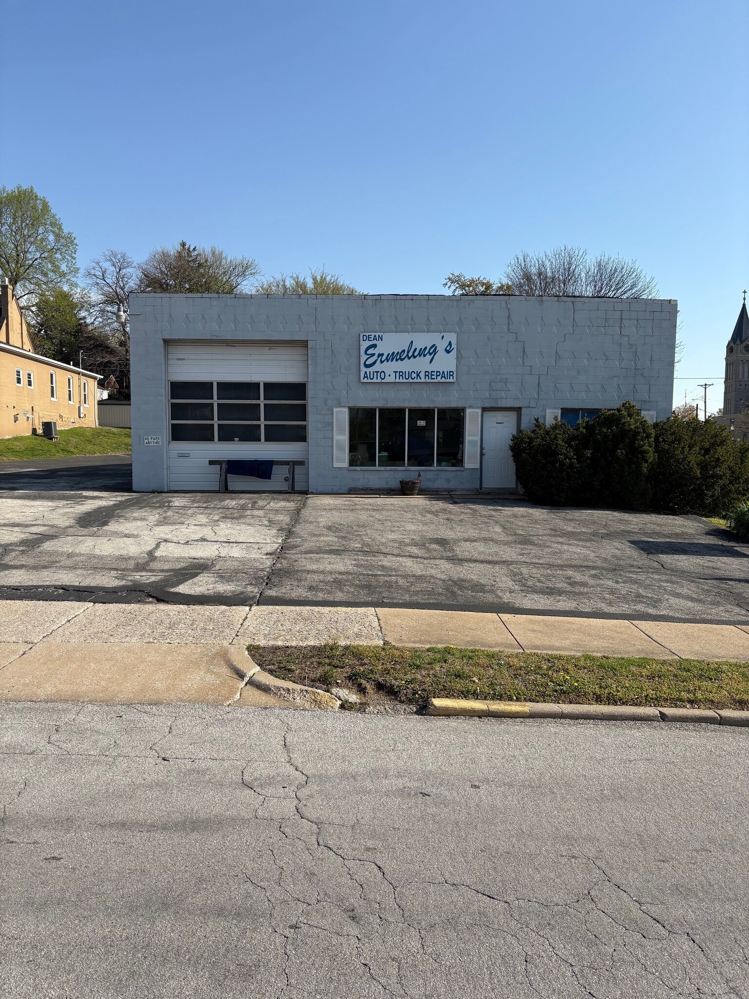 512 Clark St, Saint Charles, MO for Sale
