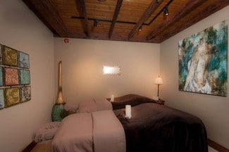 Kelowna, BC Storefront - 7-3185 Centrale Via