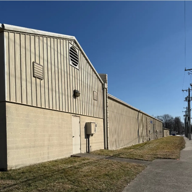 609 E Utica St, Sellersburg, IN for Rent
