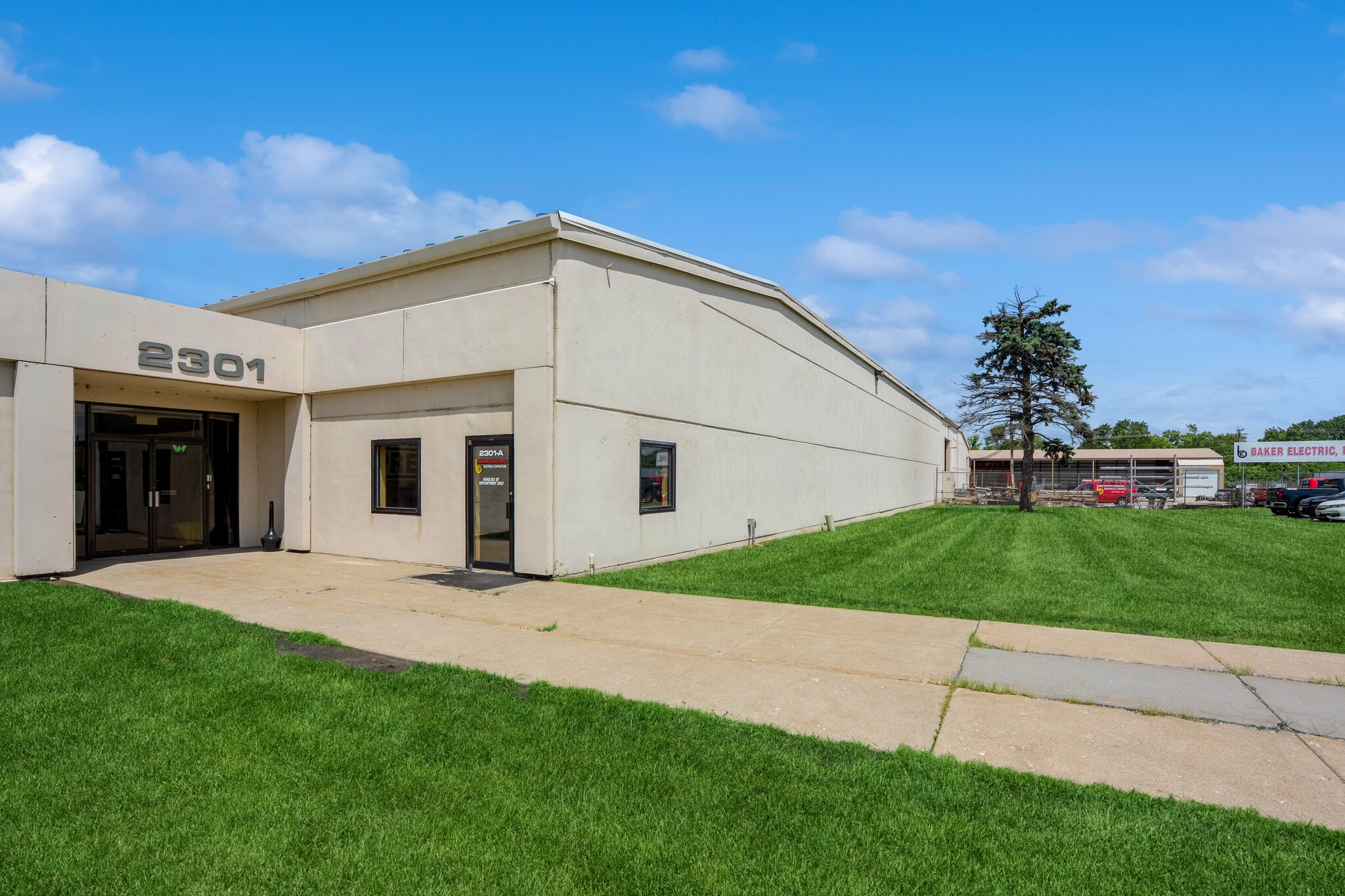 2301 Fleur Dr, Des Moines, IA for Rent