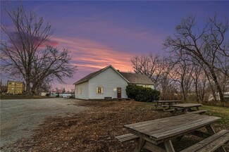 Tracy, MO Storefront Retail/Office - 505 MO-273 Highway