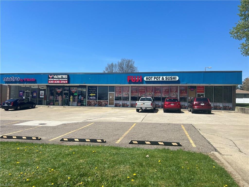 1660-1662 Brittain Rd, Akron, OH for Rent