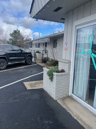 Grants Pass, OR Mixed Retail - 1647 Williams Hwy